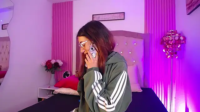 MarinetteLux online show from 03/10/26, 05:28