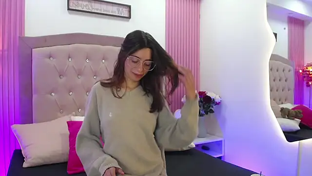 MarinetteLux online show from 03/12/26, 08:35