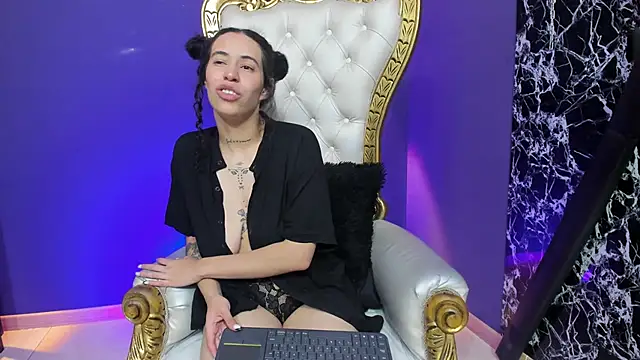 Snapshot of Annie_roselle chatting on 12/04/25, 12:26 Annie roselle online show from 12/04/25, 12:26