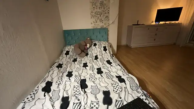 Snapshot of lunaangeltears chatting on 10/09/25, 09:48 lunaangeltears online show from 10/09/25, 09:48