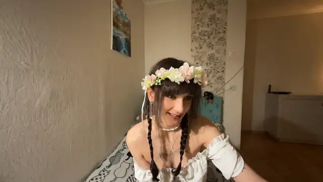 Snapshot of lunaangeltears chatting on 10/12/25, 10:11 lunaangeltears online show from 10/12/25, 10:11