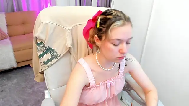 Lucia Copper online show from 10/20/25, 12:17