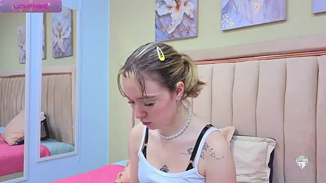 Lucia Copper online show from 10/26/25, 12:38