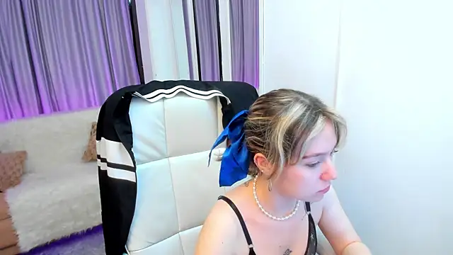 Lucia Copper online show from 11/03/25, 11:58