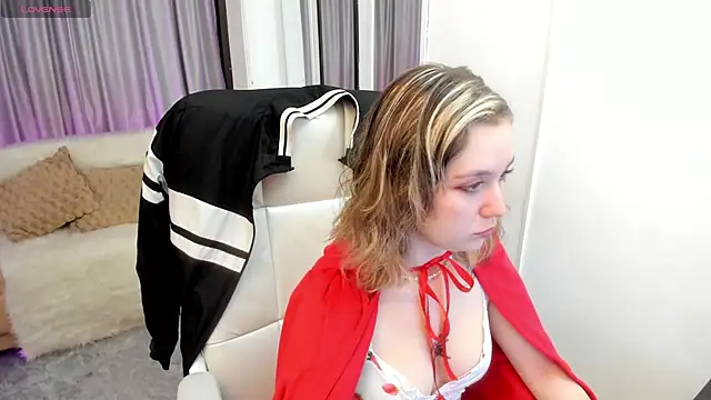 Lucia Copper online show from 11/01/25, 03:35