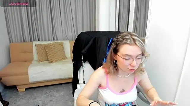 Lucia Copper online show from 10/01/25, 12:20