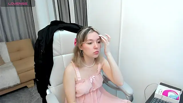 Lucia Copper online show from 09/30/25, 01:17