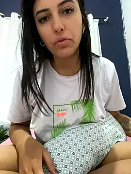 Snapshot of Lauramollina666 chatting on 10/02/25, 11:24 Lauramollina666 online show from 10/02/25, 11:24