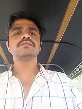 Snapshot of puneriboy32 chatting on 11/13/25, 10:52 puneriboy32 online show from 11/13/25, 10:52