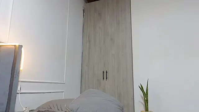 luxuryheaven 8 online show from 11/14/25, 04:27