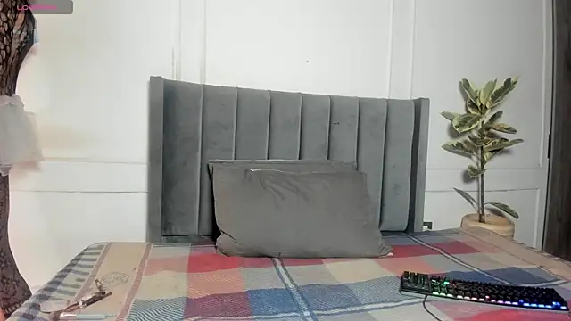 luxuryheaven 8 online show from 12/17/25, 09:20