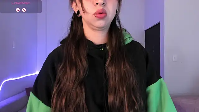 Scarlett  Cooper   online show from 10/28/25, 12:15