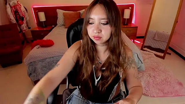 Scarlett  Cooper   online show from 10/18/25, 12:18