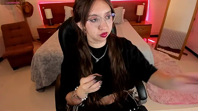 Scarlett  Cooper   online show from 10/19/25, 12:19