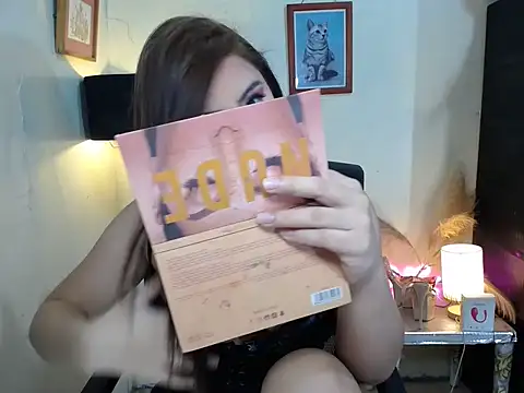 Kylaanne online show from 10/22/25, 09:57