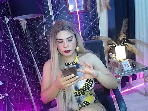 Kylaanne online show from 05/19/26, 01:56