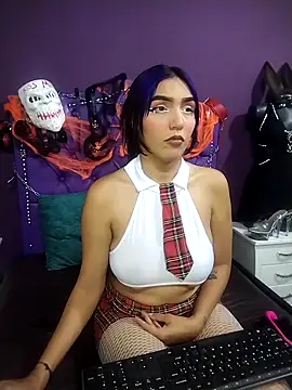 Sophie-dbs online show from 10/31/25, 04:58