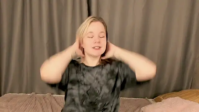 Snapshot of EviaVanveen chatting on 10/21/25, 08:14 EviaVanveen online show from 10/21/25, 08:14