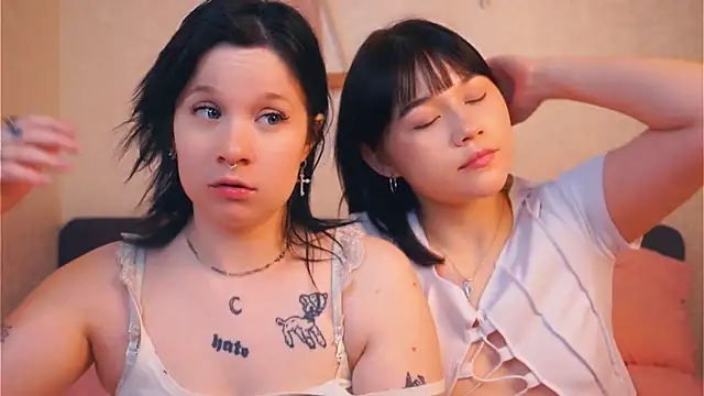 Snapshot of EviaVanveen chatting on 12/15/25, 07:36 EviaVanveen online show from 12/15/25, 07:36