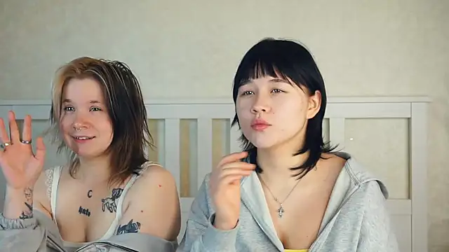 Snapshot of EviaVanveen chatting on 11/14/25, 08:18 EviaVanveen online show from 11/14/25, 08:18