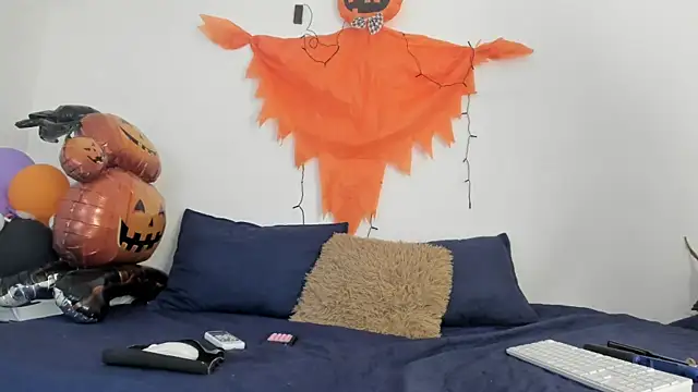 Ainoa Pink online show from 10/27/25, 08:21