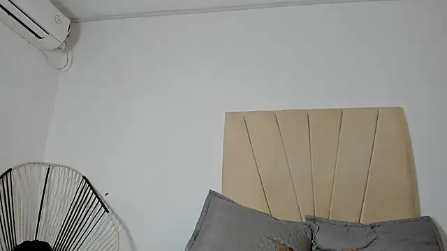 Ainoa Pink online show from 11/12/25, 08:12