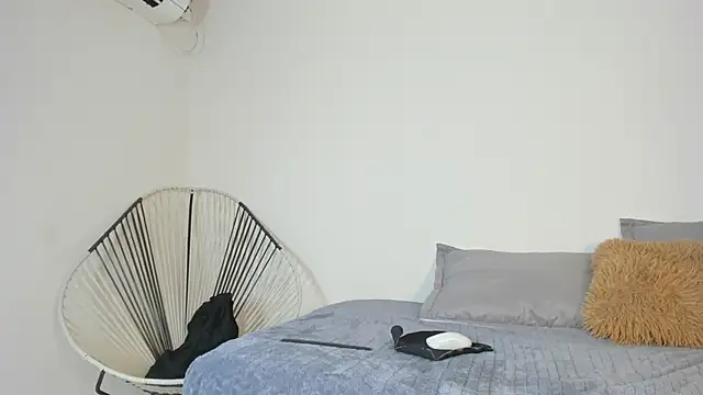 Ainoa Pink online show from 11/15/25, 08:13