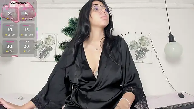 Ainoa Pink online show from 12/14/25, 01:17