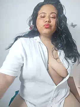 Snapshot of Tania_cruz_ chatting on 12/17/25, 04:06 Tania cruz online show from 12/17/25, 04:06