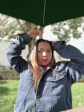 Snapshot of Aura_Kaiser chatting on 11/03/25, 08:23 Aura Kaiser online show from 11/03/25, 08:23