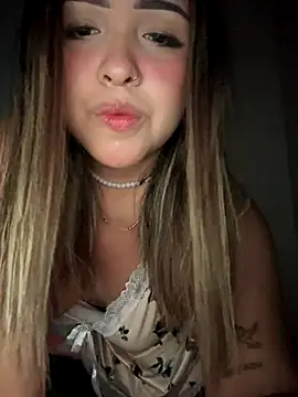 Snapshot of Aura_Kaiser chatting on 10/05/25, 05:31 Aura Kaiser online show from 10/05/25, 05:31