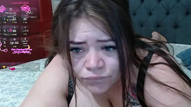 Snapshot of Michellx_hot2 chatting on 11/23/25, 10:53 Michellx hot2 online show from 11/23/25, 10:53