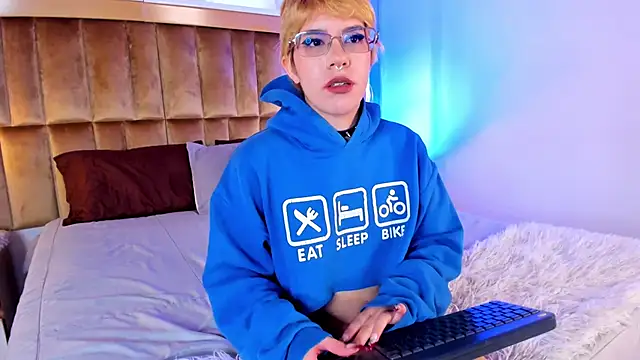 SamyShark online show from 10/10/25, 01:01