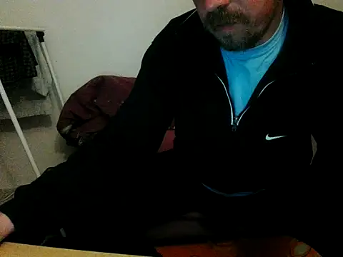 honzinka83 online show from 11/18/25, 04:43