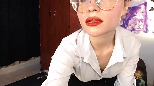 Snapshot of Alessandra_Shayk666 chatting on 10/07/25, 08:10 Alessandra Shayk666 online show from 10/07/25, 08:10