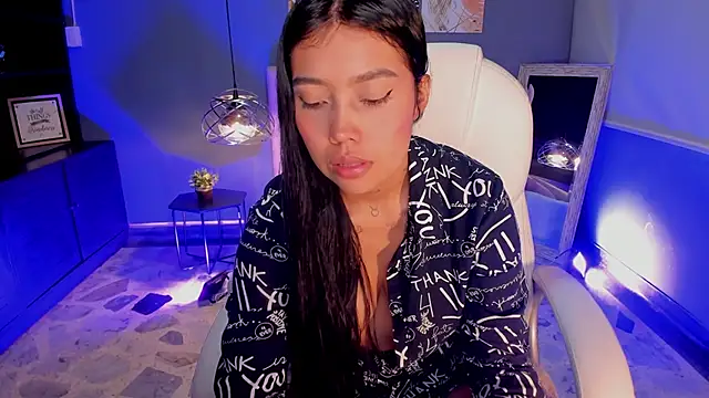 Juliieta Evans online show from 10/18/25, 08:33