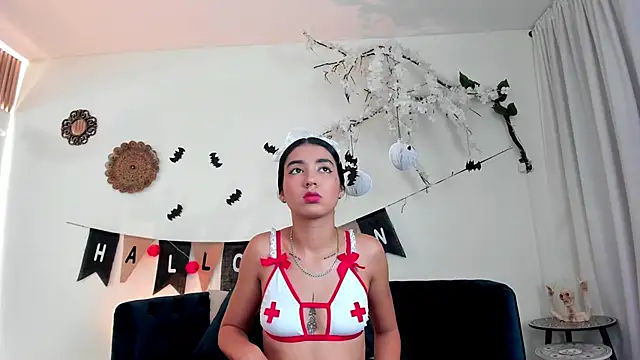 cloe taylor   online show from 10/28/25, 05:18