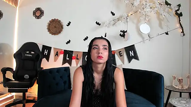 cloe taylor   online show from 10/12/25, 03:30