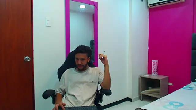 Juan FelipeX01 online show from 10/06/25, 03:24