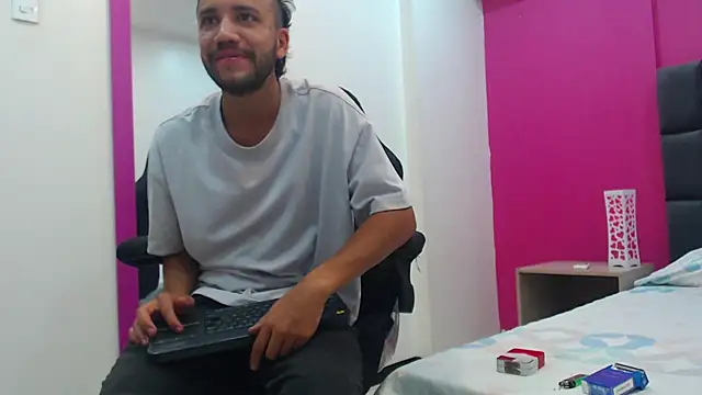 Juan FelipeX01 online show from 10/12/25, 03:24