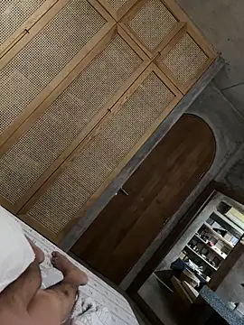 Snapshot of HenryLee1983-cums chatting on 02/24/26, 03:35 HenryLee1983-cums online show from 02/24/26, 03:35