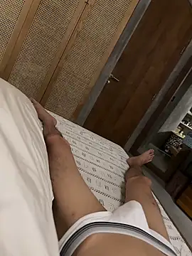 Snapshot of HenryLee1983-cums chatting on 02/13/26, 06:08 HenryLee1983-cums online show from 02/13/26, 06:08