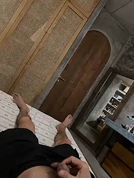 Snapshot of HenryLee1983-cums chatting on 01/17/26, 11:47 HenryLee1983-cums online show from 01/17/26, 11:47