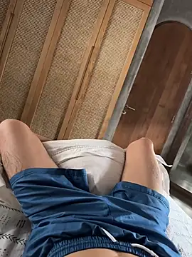 Snapshot of HenryLee1983-cums chatting on 02/18/26, 08:00 HenryLee1983-cums online show from 02/18/26, 08:00