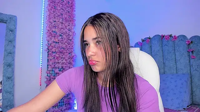 Snapshot of Camila_Smith_23 chatting on 10/24/25, 01:15 Camila Smith 23 online show from 10/24/25, 01:15