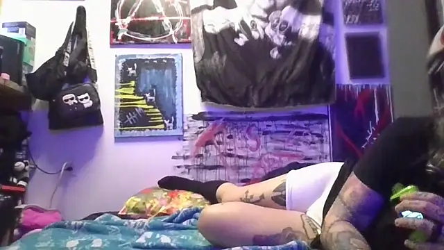 inkdhollow1 online show from 04/02/26, 06:31