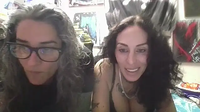 inkdhollow1 online show from 04/18/26, 02:25