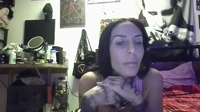 inkdhollow1 online show from 10/31/25, 03:03