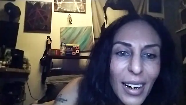 inkdhollow1 online show from 10/03/25, 02:48