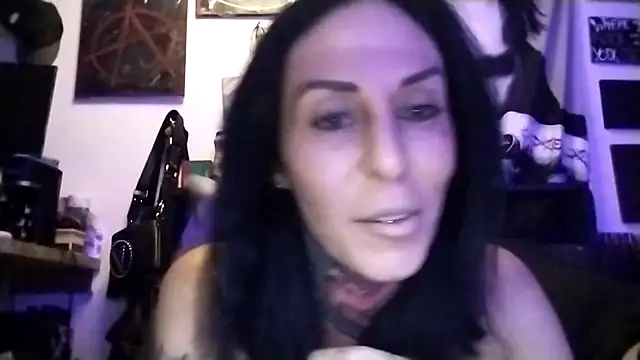 inkdhollow1 online show from 10/02/25, 04:27